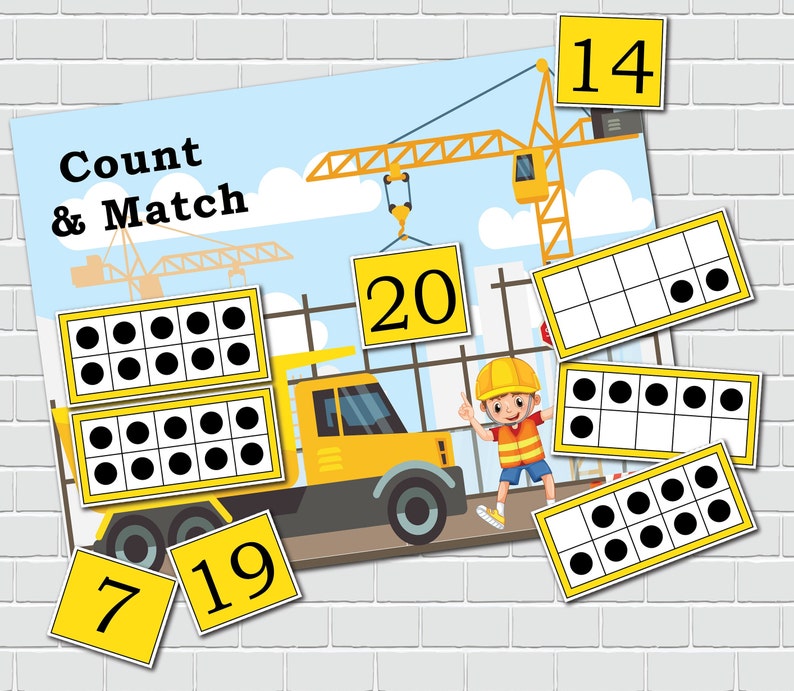 K&ouml;nnte beinhalten: Ein gelber Bauwagen mit einem Kran und einem Bauarbeiter. Es gibt zehn gelbe Karten mit Zahlen und zehn gelbe Karten mit Kreisen zum Z&auml;hlen. Der Text "Count & Match" befindet sich oben im Bild.