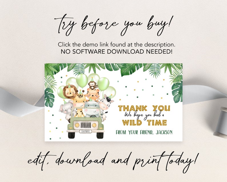 Op de afbeelding: Een bedankkaartje om te printen met een jungle thema. De kaart heeft een groene jeep met een groep safari dieren, waaronder een leeuw, giraffe, zebra, aap en olifant. De tekst op de kaart luidt "Bedankt, We hopen dat je een wilde tijd hebt gehad, Van je vriend, Jackson".