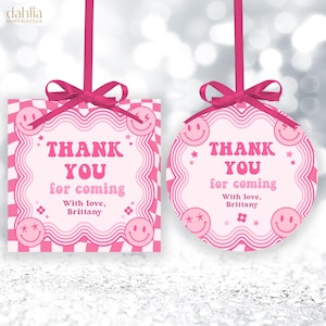 Vielen Dank für kommende Geschenkanhänger, EDITIERBARE Retro Smiley Geburtstag Party Favor, Preppy Pink gewellte karierte Giveaway Tag, Instant Download, KP310