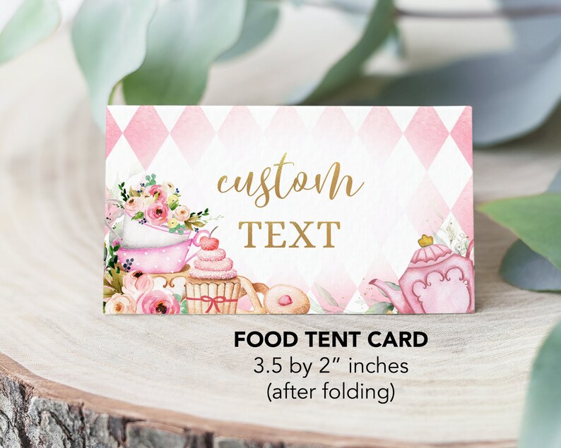 Puede incluir: Tarjeta de carpa de comida rosa y blanca con una ilustraci&oacute;n de acuarela de tazas de t&eacute;, cupcakes y una tetera. La tarjeta tiene un fondo dorado con el texto "custom TEXT" y "FOOD TENT CARD 3.5 by 2 inches (after folding)".