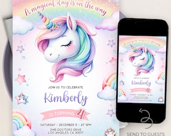 Può includere: Un invito di compleanno con un unicorno rosa e viola con una criniera e una coda arcobaleno. L'invito è per il 4° compleanno di Kimberly e include la data, l'ora e il luogo della festa. Il testo "A magical day is on the way" è scritto nella parte superiore dell'invito.