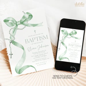 Peut inclure: Invitation de baptême avec un motif aquarelle représentant un ruban vert et des chapelets. L'invitation comprend le texte "PLEASE JOIN US FOR THE BAPTISM - OF OUR DAUGHTER - Olivia Johnson" et les détails de l'événement. Un smartphone affiche l'invitation.