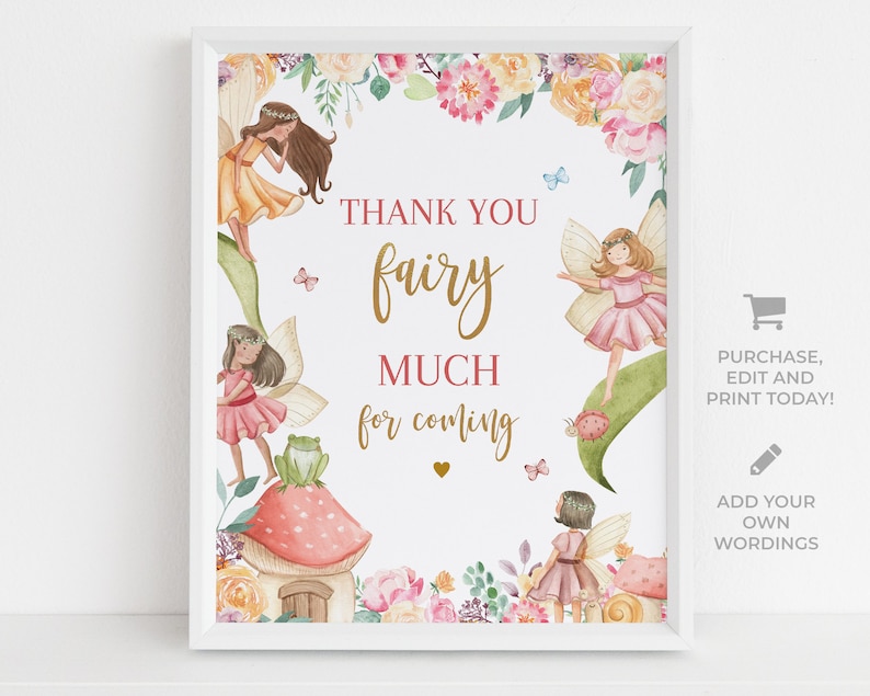 K&ouml;nnte beinhalten: Ein wei&szlig;es, druckbares Schild mit einem floralen Rand und dem Text "Vielen Dank, Fee, f&uuml;r dein Kommen". Das Schild zeigt Aquarell-Illustrationen von Feen und einem Pilzhaus.