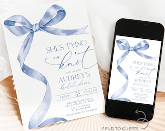 Può includere: Un nastro blu acquerellato legato a fiocco con il testo "She's tying the knot" e "Audrey's bridal shower" su sfondo bianco. Il testo include anche la data, l'ora e il luogo dell'evento. L'immagine è un invito digitale per un addio al nubilato.