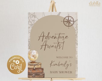 Könnte beinhalten: Ein braunes und beiges Babyparty-Schild mit Kompass, Globus und Koffern. Das Schild lautet "Abenteuer wartet!" und "Willkommen zur Babyparty von Kimberly".