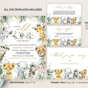 Pu&ograve; includere: Un set di modelli di invito per baby shower stampabili con tema giungla in uno schema di colori oro e verde. I modelli includono un invito, un biglietto di ringraziamento, un biglietto di lotteria per pannolini e un biglietto di richiesta di libri. Il testo sull'invito recita "A Little Wild One is on the Way".