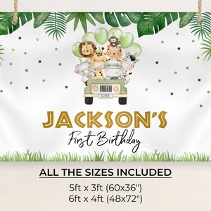 Pu&ograve; includere: Uno striscione bianco con fogliame verde e coriandoli dorati. Lo striscione presenta una jeep da safari dei cartoni animati con animali, tra cui un leone, una zebra, una scimmia e un elefante. Il testo "JACKSON'S First Birthday" &egrave; in lettere dorate. Lo striscione &egrave; disponibile in due dimensioni: 5 piedi x 3 piedi (60x36") e 6 piedi x 4 piedi (48x72").