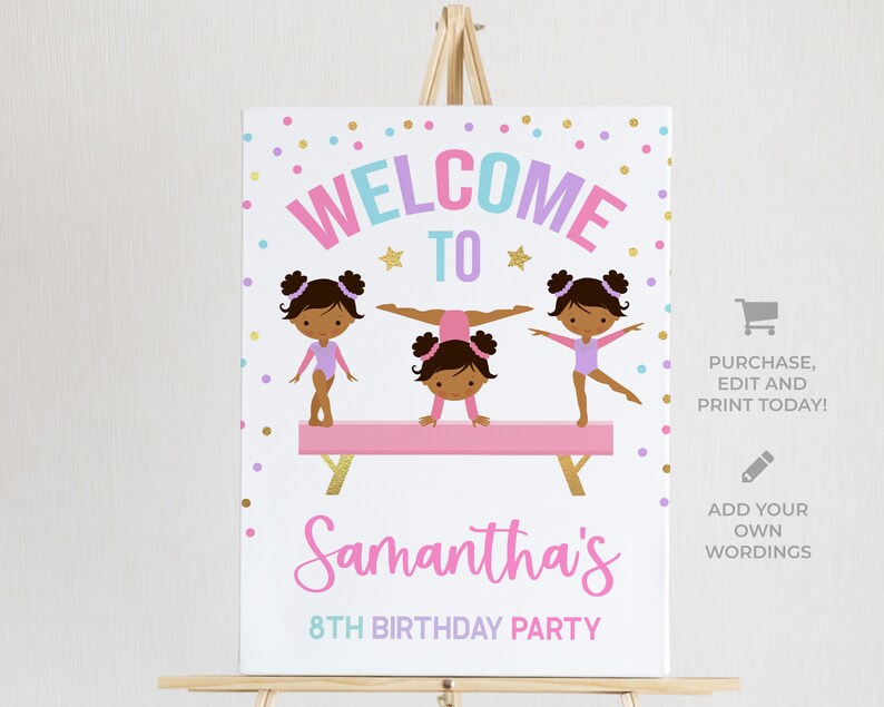 Puede incluir: Bienvenido al cartel de la fiesta de cumplea&ntilde;os n&uacute;mero 8 de Samantha con un fondo de confeti rosa, azul y dorado. Tres chicas de dibujos animados est&aacute;n haciendo gimnasia en una viga de equilibrio rosa. El cartel es perfecto para una fiesta de cumplea&ntilde;os con tem&aacute;tica de gimnasia.