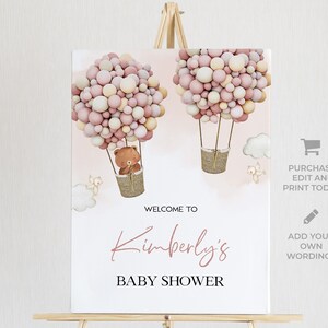 Puede incluir: Un cartel de baby shower imprimible con un tema de globo aerost&aacute;tico de globos rosas y blancos. El cartel dice "Bienvenido a la baby shower de Kimberly".