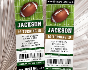 Puede incluir: Una invitación de cumpleaños en forma de boleto de fútbol verde y dorado. El boleto dice "Es hora del juego" y "Jackson cumple 10 años". El boleto tiene un gráfico de fútbol y un código de barras.