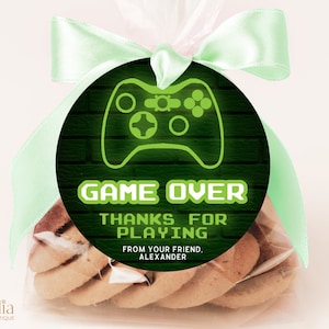 ネオングリーンのサンキューギフトタグ、編集可能なビデオゲームの誕生日ラベル、ゲーマーラウンドパーティーの記念品、アーケードパーティーボーイスクエアタグ、ゲームオーバー、KP070