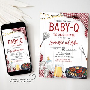 Op de afbeelding: Een uitnodiging voor een babyshower met een rood-wit geruite achtergrond. De uitnodiging toont een barbecue, een bierglas, een babyfles en een spatel. De tekst op de uitnodiging luidt "Join us for a coed Baby-Q to celebrate parents-to-be Samantha and Aiden. Friday, December 05, 2 to 5 PM. 3145 Doctors Drive, Los Angeles, CA, 90017. RSVP to Kayla at 310-341-3368. Registered at Amazon & Target."