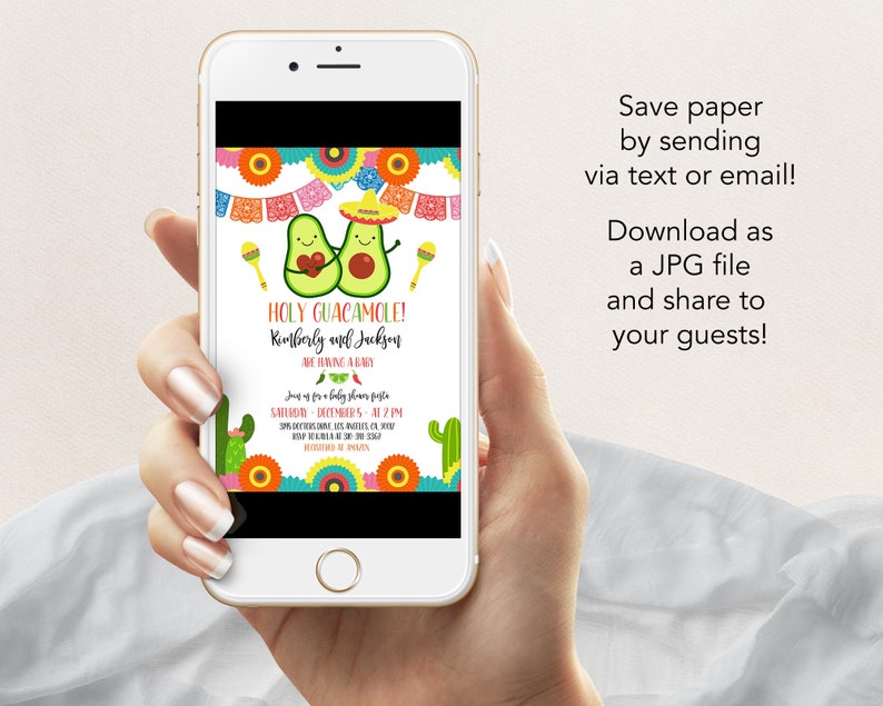 Pu&ograve; includere: Un invito digitale per una festa di nascita a tema messicano. L'invito presenta due avocado cartoon che tengono un cuore e il testo "Holy Guacamole! Kimberly e Jackson stanno aspettando un bambino!" L'invito include anche la data e l'ora dell'evento, nonch&eacute; la posizione.