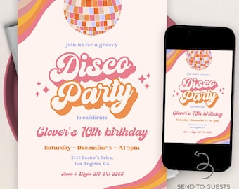 Pode incluir: Um convite para uma festa disco groovy com um esquema de cores rosa e laranja. O convite apresenta uma bola de discoteca e o texto "Disco Party" em uma fonte retrô. O convite é para o 10º aniversário de Glover e inclui a data, a hora e o local da festa.
