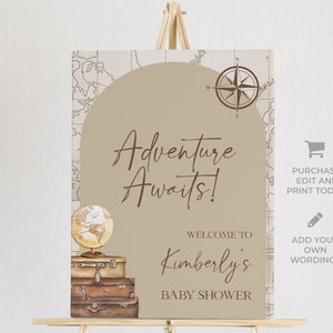 K&ouml;nnte beinhalten: Ein braunes und beiges Willkommens-Schild f&uuml;r eine Babyparty mit Kompass, Globus und Koffern. Der Text lautet "Abenteuer wartet! Willkommen zur Babyparty von Kimberly".