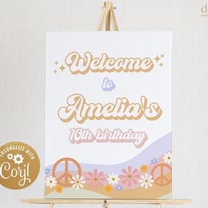 Peut inclure: Une pancarte en toile blanche avec le texte "Bienvenue &agrave; Amelia's 10th birthday" dans une police r&eacute;tro. La pancarte est d&eacute;cor&eacute;e de signes de paix, de fleurs et de lignes ondul&eacute;es dans des tons de rose, violet et marron.