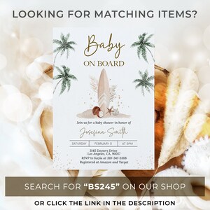 Puede incluir: Invitaci&oacute;n a baby shower con dise&ntilde;o de tabla de surf, palmeras y el texto "Baby on Board". La invitaci&oacute;n incluye el nombre de Josefina Smith, la fecha, la hora y la direcci&oacute;n. Busca "BS245" en nuestra tienda.