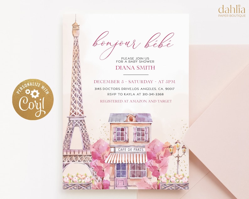 Puede incluir: Una invitaci&oacute;n de baby shower rosa y blanca con una ilustraci&oacute;n de acuarela de la Torre Eiffel, un caf&eacute; parisino y flores rosas. El texto de la invitaci&oacute;n dice "bonjour bibi" e incluye detalles del evento, como la fecha, la hora, la ubicaci&oacute;n y la informaci&oacute;n de RSVP. La invitaci&oacute;n tambi&eacute;n indica que la homenajeada est&aacute; registrada en Amazon y Target.