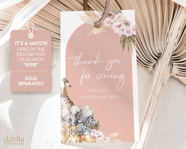 Puede incluir: Etiqueta de agradecimiento rosa con un dise&ntilde;o floral y animales de safari. El texto dice "gracias por venir" con "Con amor, Samantha y Aiden" debajo.
