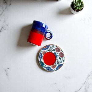 Minimalistische Keramikkaffeetasse mit Untertasse, handgefertigte Keramiktasse für gemütliches Zuhause, Selbstpflegegeschenk, neutrales Küchendekor, Teeliebhabertasse