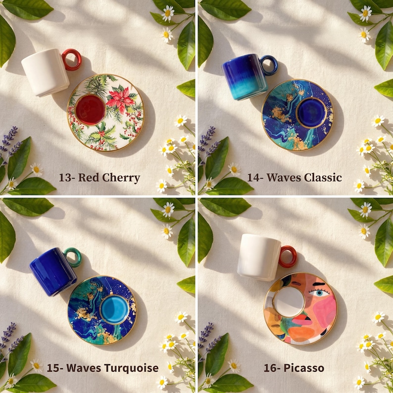 Puede incluir: Cuatro juegos de tazas y platillos decorativos. Los juegos incluyen una taza blanca con asa roja y platillo floral, una taza azul con platillo azul y dorado, una taza azul con platillo turquesa y una taza blanca con platillo estilo Picasso. Texto en la imagen: 13- Red Cherry, 14- Waves Classic, 15- Waves Turquoise, 16- Picasso.