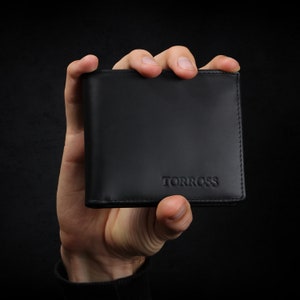 Cartera de bolsillo pequeña de cuero personalizada con grabado, billetera plegable de cuero marrón, billetera triple delgada de cuero para hombres, regalo para hombres