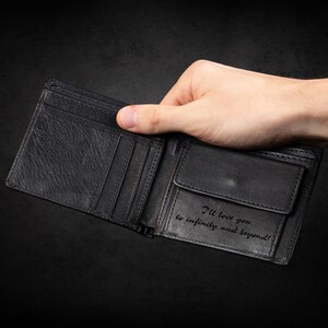 Cartera delgada pequeña Cartera de cuero negro elegante Mejor caja de regalo personalizada para hombre para hombre, novio, esposo, hermano, papá y cumpleaños