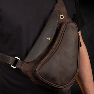 Maßgeschneiderte Leder Umhängetasche, Leder Crossbody Bag, braune Leder Umhängetasche für Herren, schwarze Sling Bag, Geschenk für Ihn