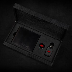 Cartera personalizada de cuero negro mate: cartera para hombre elegante y delgada, juego de regalo ideal para hombres, papá, hermano, esposo, novio y cumpleaños