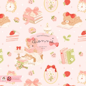 Może przedstawiać: Bezszwowy wzór z misiami, książkami, truskawkami i elementami kwiatowymi na różowym tle. Projekt zawiera tekst "chonnie" i "Seamless Pattern". Obraz jest rysowany ręcznie.