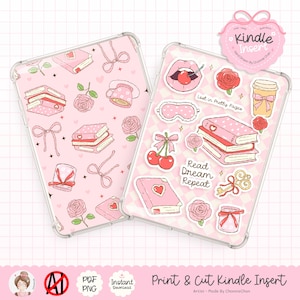 Könnte beinhalten: Zwei transparente Kindle-Hüllen mit rosa Designs. Eine zeigt Bücher, Schleifen und Rosen. Die andere hat Aufkleber von Lippen mit Kirsche, Schlafmaske, Kirschen, Büchern, Rosen und dem Text "Read Dream Repeat".