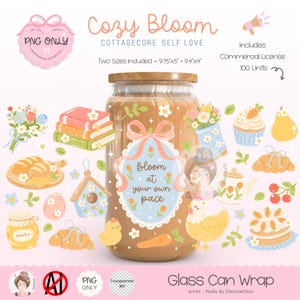 Puede incluir: Ilustración digital de un envoltorio de tarro de cristal con temática cottagecore. El diseño incluye flores, libros, productos horneados y el texto "Bloom at your own pace". La imagen incluye el texto "Cozy Bloom".