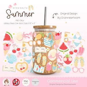 Könnte beinhalten: Ein digitales Design mit einem Glas mit Strohhalm und einem Sommerthema. Das Glas ist gefüllt mit verschiedenen sommerlichen Illustrationen, darunter Kirschen, Wassermelone, Sonnenbrillen, Flip-Flops und eine Strandtasche. Der Text "Stay Salty Summer" befindet sich oben im Design.