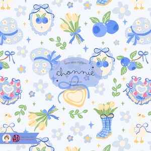 Puede incluir: Un patrón sin costuras con una variedad de ilustraciones lindas, que incluyen un pastel en forma de corazón con cerezas, un ramo de tulipes amarillas, un pájaro azul, una bota de lluvia azul y blanca y una almohada en forma de corazón azul y blanca. El fondo es de color azul claro con estrellas y flores blancas.