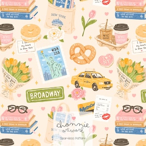 Könnte beinhalten: Nahtloses Muster mit Illustrationen zum Thema New York City. Enthält ein gelbes Taxi, ein Broadway-Schild, Kaffeetassen, Bagels, Bücher, Blumen und eine Briefmarke der Freiheitsstatue. Der Hintergrund ist hellbeige mit kleinen Herzen.