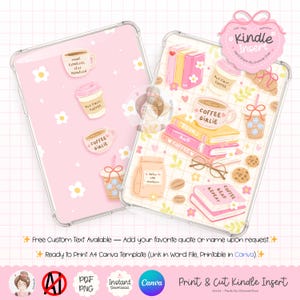 Puede incluir: Dos fundas transparentes para Kindle con fondos rosas. Una presenta tazas de café con texto, la otra libros, café y galletas. El texto incluye "Coffee Girlie" y "Read Repeat". Las fundas están decoradas con flores e ilustraciones temáticas de café.