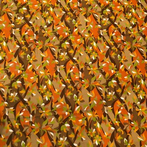 Op de afbeelding: Een stof met een herhalend patroon van gestileerde bloemen in tinten bruin, oranje, groen en wit.