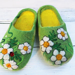 designer slippers    Warm woolen closed toe slippers