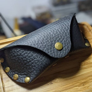 Lederen brillenhoes I Gepersonaliseerde brillenhoes I Monogram brillenhoes I Koffer voor bril I gepersonaliseerde geschenken I geschenken voor hem