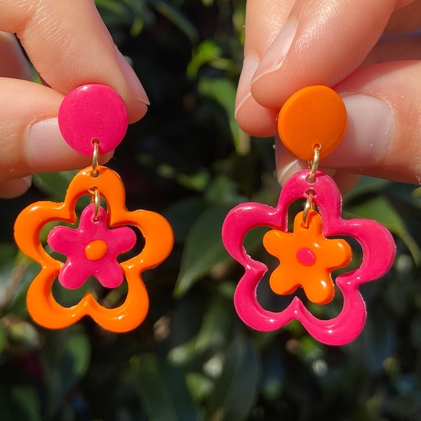 Hippie 60's style earrings, Mismatched retro flower jewelry, Colorful 70's groovy accessories, Flower power vintage jewels, Polymer clay