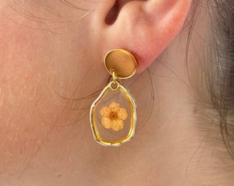 Pendientes de flor de ciruelo naranja, Joyería de flores secas transparentes, Pendiente delicado botánico, Accesorios de flores prensadas, Pequeña joya de flor real