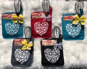 Birthday Gift for Mom, Mother gift, potholder gift, oven mitt gift, Aunt gift, grandmother gift, abuela gift, cheap gift for family member