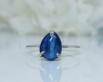 Open silver ring with raw aquamarine and blue kyanite Adjustable natural gemstone ring Bohemian interesting jewellery Unique gift