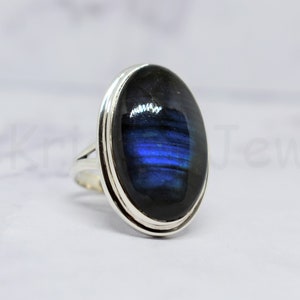 Blue Labradorite Ring, 925 Sterling Silver Ring, Oval Gemstone Ring, Cabochon Gemstone, Beautiful Ring, Statement Ring, Split Band Ring