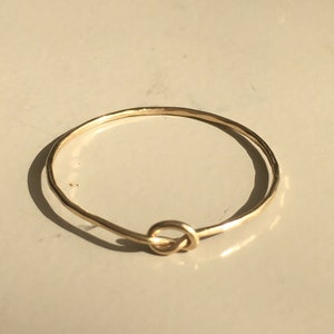 14K Gelbgold dünner Liebesknotenring, solides Gold