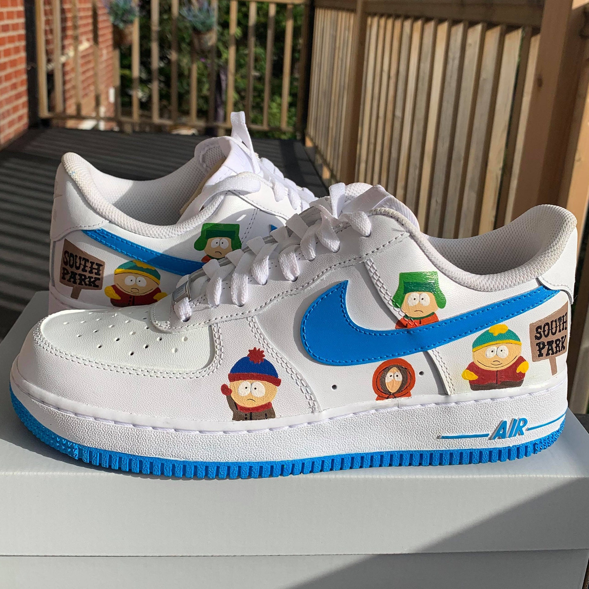 Tenis Casual adidas x South Park NMD R1 V2 de Hombre | Innvictus