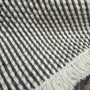 Handwoven Chunky Wool Rug: Black & White Scandinavian Decor