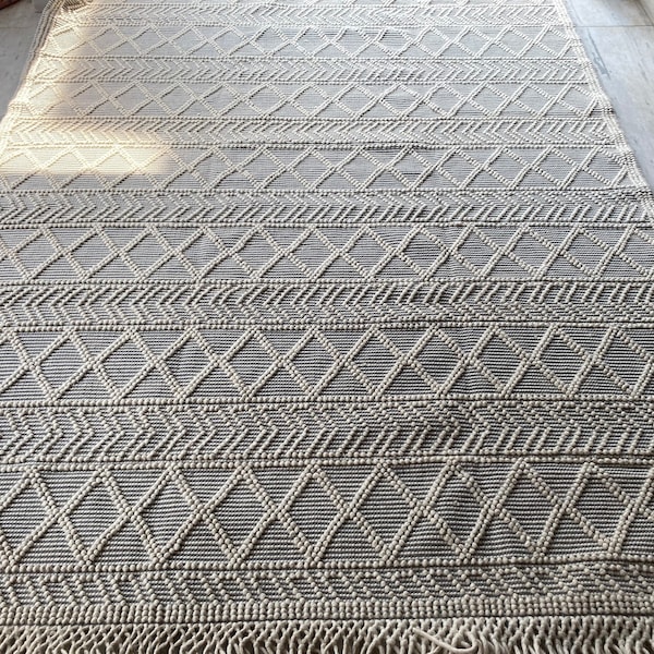 Hand Woven Chunky Wool Area Rug, Silver White Flatweave, Fringe Decor