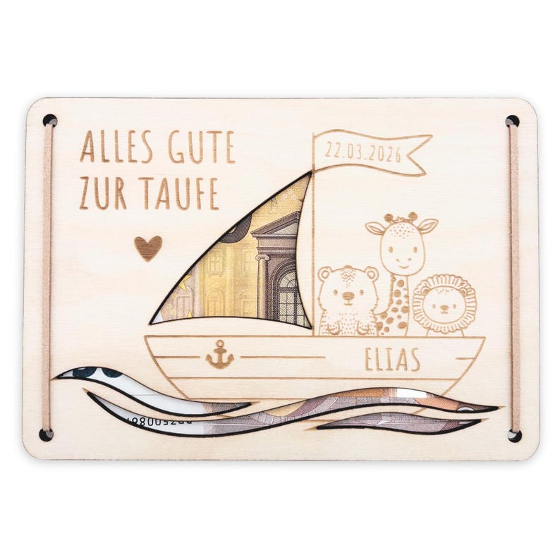 K&ouml;nnte beinhalten: Holz-Sparschwein in Form eines Bootes mit einer Giraffe, einem L&ouml;wen und einem B&auml;ren darauf. Die Spardose hat einen Schlitz f&uuml;r Geld und es steht "Alles Gute zur Taufe" und "Elias" darauf.