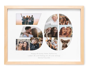 Op de afbeelding: Een witte ingelijste fotocollage met een wit nummer 50 in het midden. Het nummer is gemaakt van verschillende foto's van mensen. De tekst "Happy Birthday liebe Katharina, Lieber 30 und fleißig als 20 und ranzig! Deine Freunde" staat onderaan de foto.